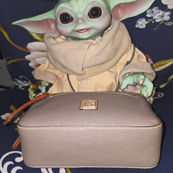 Dooney Pebble Grain Camera Zip Crossbody in Elephant EUC w/Dooney wallet - NWT - Picture 5 of 14